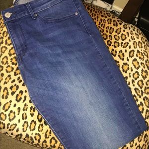 Levi’s Women’s 711 Skinny Jeans